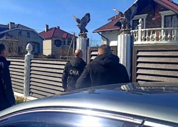 AUDIO // Un fost angajat al primăriei din Elizaveta, reținut de CNA. Ar fi luat mită de 50 de mii de lei