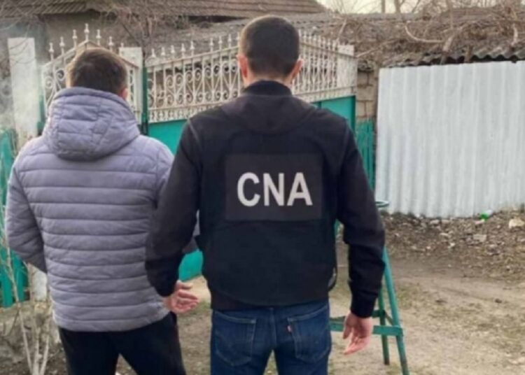Doi bărbați din Orhei, reținuți. Ar fi cerut bani pentru a facilita eliberarea unui permis de conducere