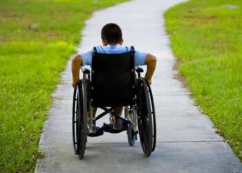 Copiii cu dizabilități vor beneficia de alocații, dar și pensii de urmaș