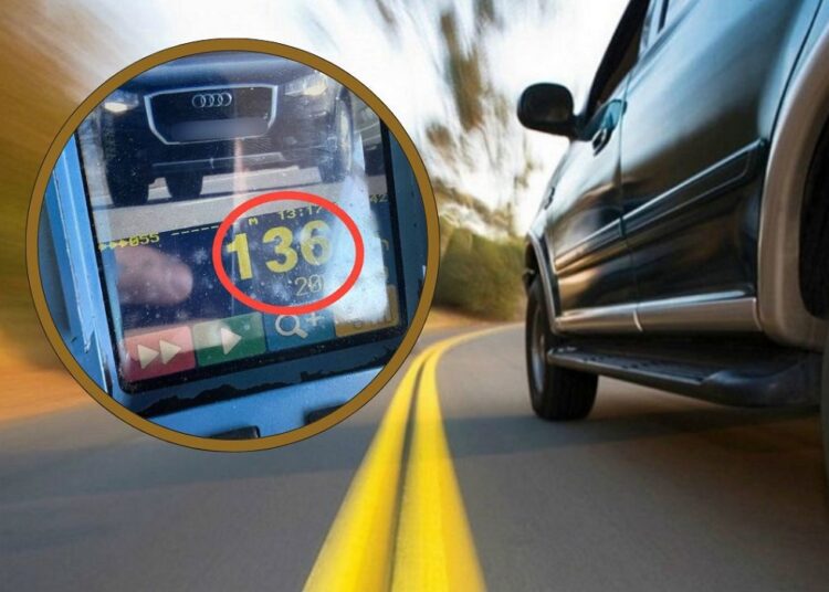 FOTO // Vitezoman din nordul țării, tras pe dreapta. Se deplasa cu 136 km/h