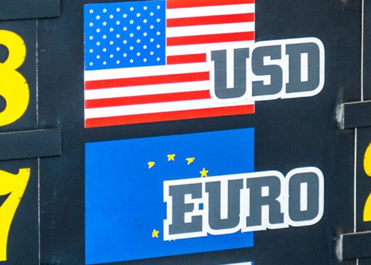 Aprecierea euro și dolarului față de leu continuă și astăzi