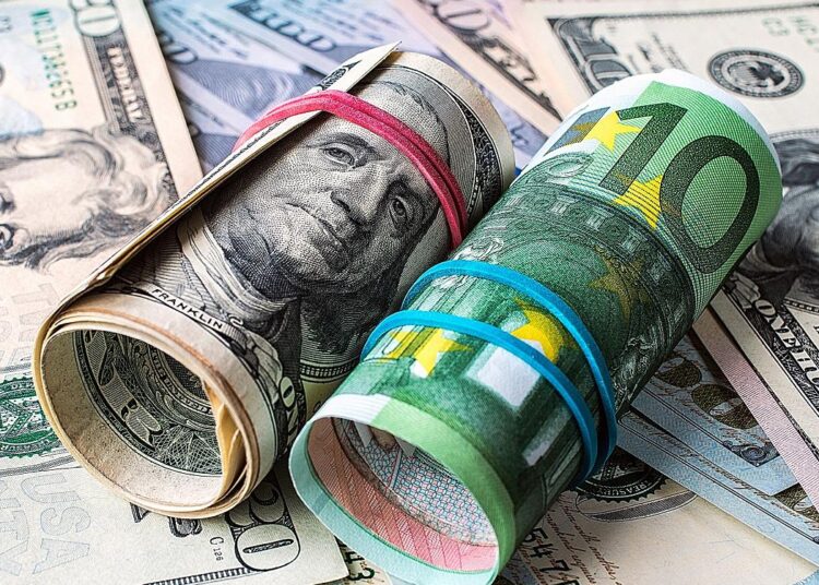 Curs valutar de weekend. Cum evoluează principalele monede