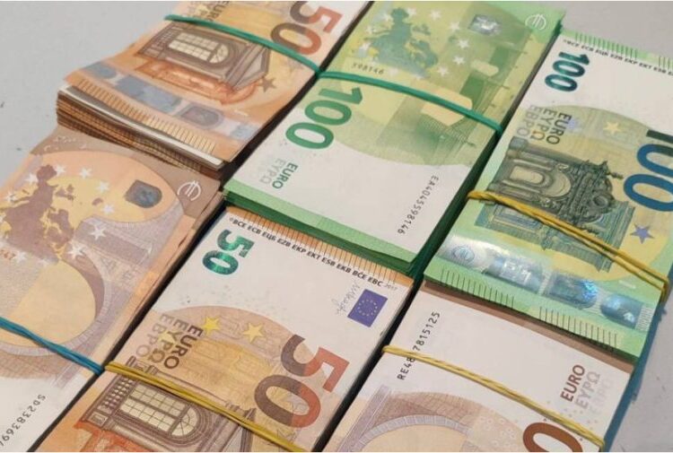 Modificări legislative privind plățile pentru tranzacțiile imobiliare: Vor fi permise transferurile în valută străină
