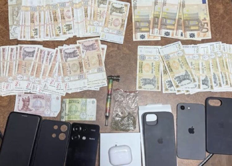 Furt de peste 360.000 de lei în Chișinău. Suspectul, prieten cu fiica victimei, reținut de poliție