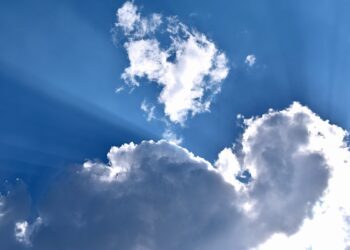 Final de săptămână între căldură și răcoare. Cum se schimbă vremea în nord