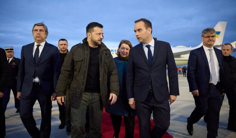 Franța oferă sprijin Ucrainei după retragerea ajutorului american. Ce spun oficialii despre riscul unui „al treilea război mondial”