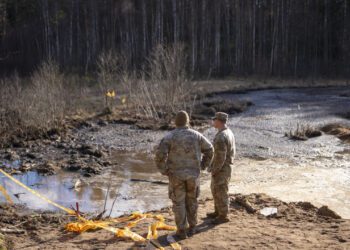 După patru zile de căutări, soldații americani dispăruți în Lituania încă nu au fost găsiți. Vehiculul lor a fost descoperit scufundat