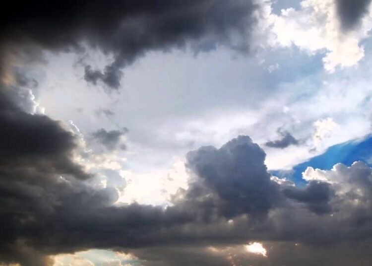 Vreme blândă, dar cu cer noros în nordul țării