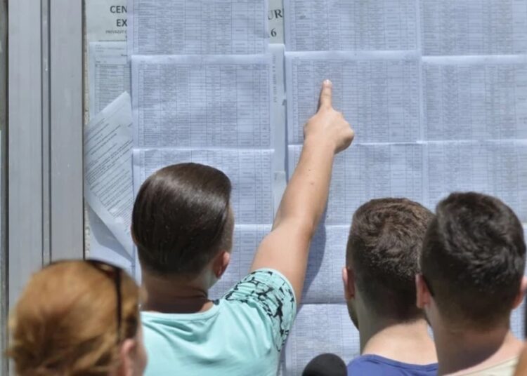 Elevii NU vor ca notele de la BAC să fie afișate public. Răspunsul MEC