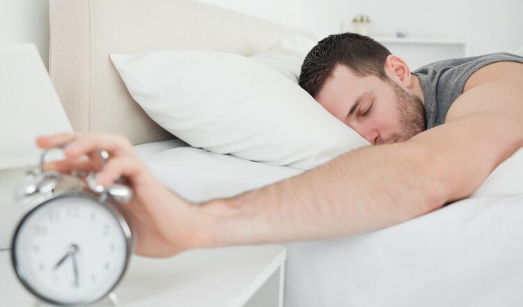 În această noapte se schimbă ora. Mâine va fi cea mai scurtă zi din an