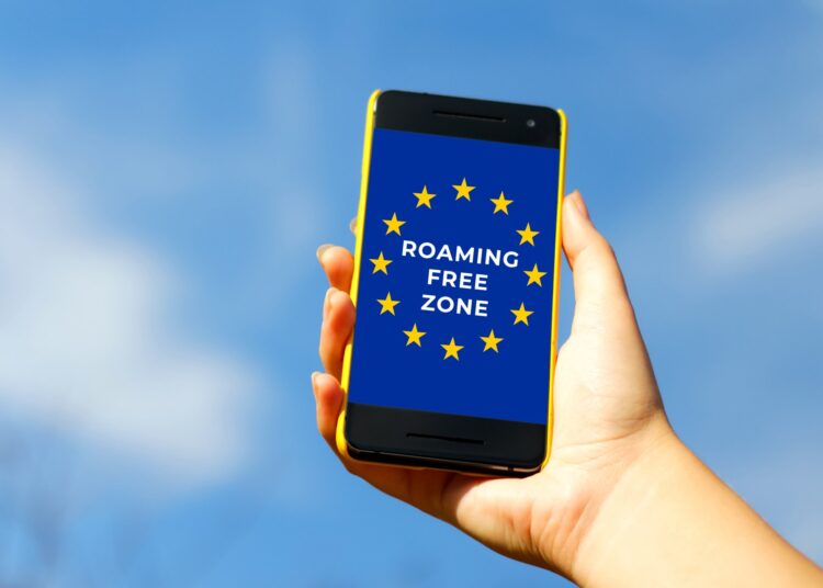 Guvernul a aprobat reglementarea tarifelor de roaming cu statele UE: În cel mult 5 ani, tarifele vor putea fi eliminate complet