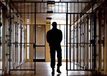 A pus cuţitul la gâtul unui prunc. Un bărbat din Edineț, condamnat pentru violență în familie