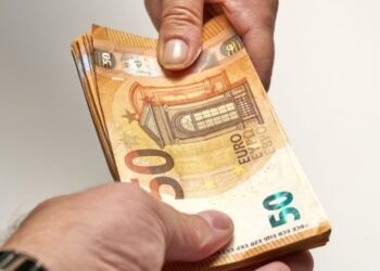 Angajata unei bănci, condamnată la închisoare pentru că a sustras milioane de lei din trezoreria instituției financiare