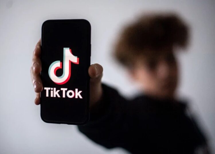 Țara care interzice platforma TikTok, după ce un adolescent a fost ucis în urma unui conflict