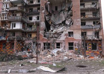 FOTO // Bombardamente asupra Ucrainei, în timpul nopții: infrastructura feroviară și un spital, printre ținte. Mesajul lui Zelenski