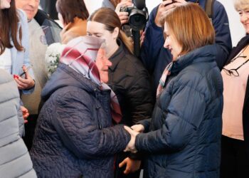 FOTO // Maia Sandu a discutat cu locuitorii satelor Coteala și Drepcăuți