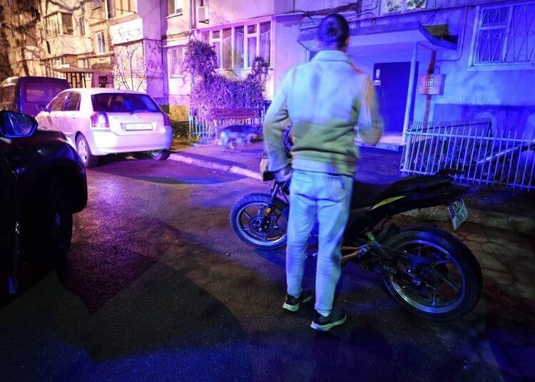 Un tânăr de 19 ani, prins la volanul unei motociclete fără permis de conducere