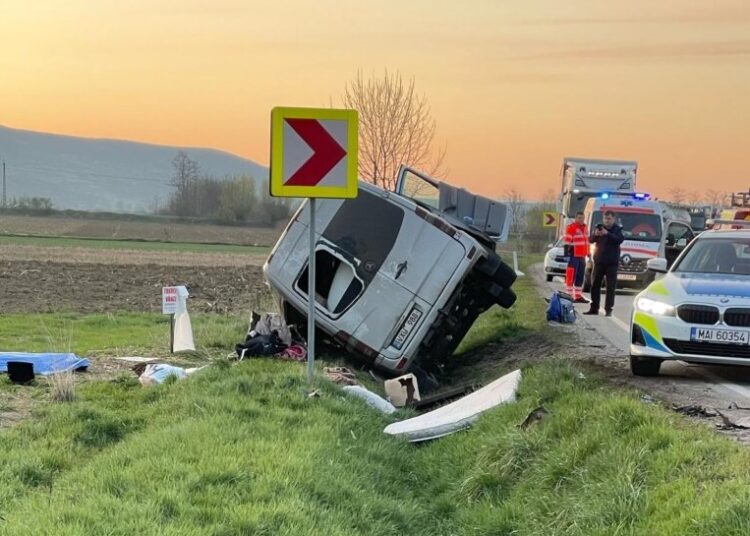 В Румынии микроавтобус из Молдовы столкнулся с грузовиком