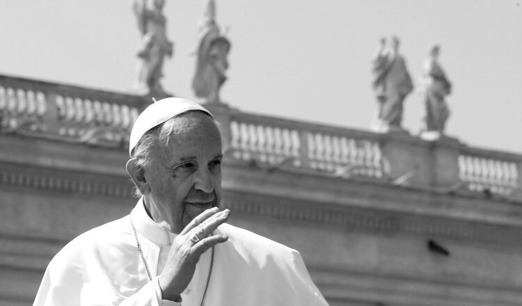 Astăzi, lumea întreagă își ia adio de la Papa Francisc. Ce se întâmplă în Vatican