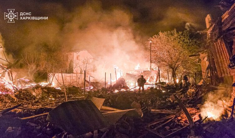 FOTO // Rusia a atacat masiv orașele Dnipro și Harkov. Cel puțin o persoană a murit și alte 46 au fost rănite