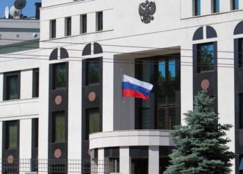 FOTO // Infracțiuni sub paravanul ambasadei. Cine sunt diplomații ruși expulzați de R. Moldova