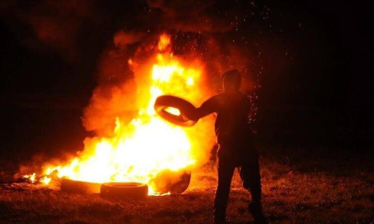 Arderea anvelopelor este nocivă și strict interzisă. Riscați amenzi!