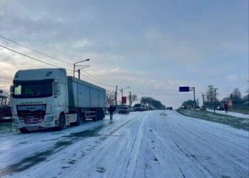 Ghețuș pe traseul M-5. Traficul a fost oprit la Cupcini, Edineț