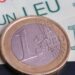 Schimbări minore pe piața valutară. Euro și leul românesc, în scădere
