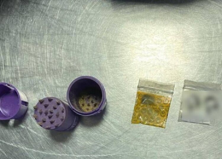 Un tânăr de 22 de ani a vrut să părăsească Moldova cu substanțe interzise