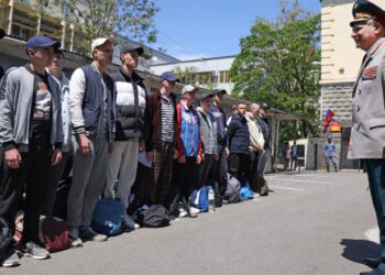 Putin a ordonat cea mai mare recrutare de primăvară din ultimii 14 ani: 160.000 de ruşi, chemați sub arme