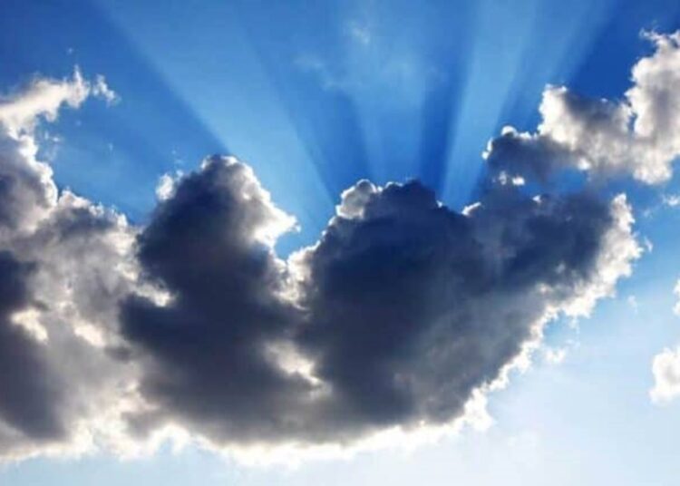 Final de aprilie cu cer noros și temperaturi blânde în nordul țării