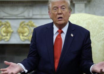 Trump sfidează justiția: Nu a permis accesul unor jurnaliști la conferința de presă, în ciuda ordinului judecătoresc