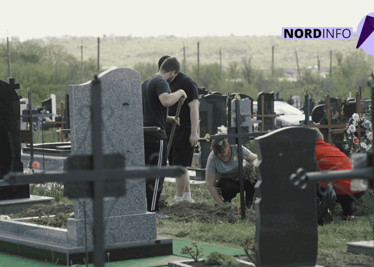 VIDEO // Bălțenii fac curat în cimitire: „Mergem în fiecare an, avem grijă. Cine dacă nu noi?”