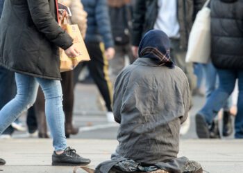 Bogații sunt mai generoși decât săracii. Cercetarea a combinat rezultatele a 471 de studii