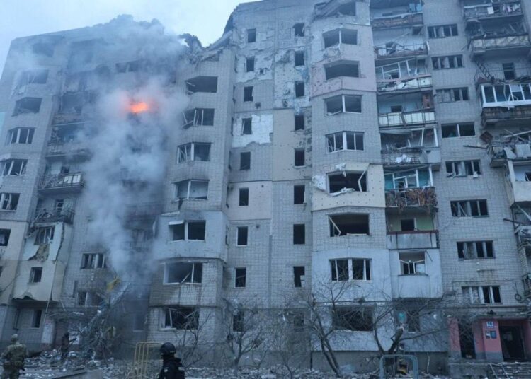 Rusia a atacat Kievul cu rachete balistice. Sun răniți