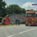 FOTO // Accident cu implicarea unui camion în raionul Sîngerei. Șoferul ar fi adormit la volan