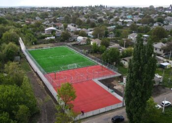 FOTO // La Dondușeni, vechiul teren de sport a fost transformat într-o zonă modernă de agrement