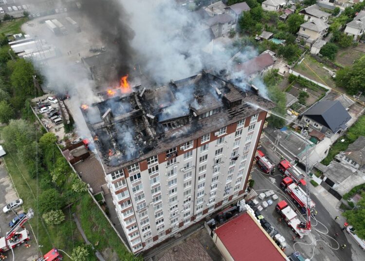 Familiile din blocul de la Durlești, afectat de incendiu, vor primi un ajutor inițial de 10 mii de lei