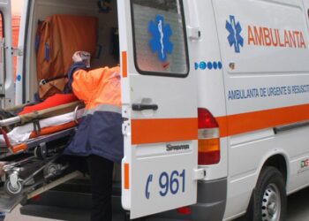 O minoră a căzut de la etajul unei clădiri părăsite din Chișinău