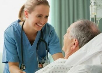 Asistenții medicali primesc felicitări. În R. Moldova sunt aproape 20 de mii