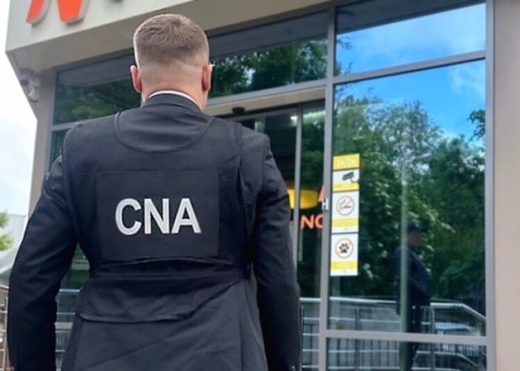 Concluzii medicale vândute cu 1000 de euro. Percheziții la o clinică și o agenție de turism din capitală