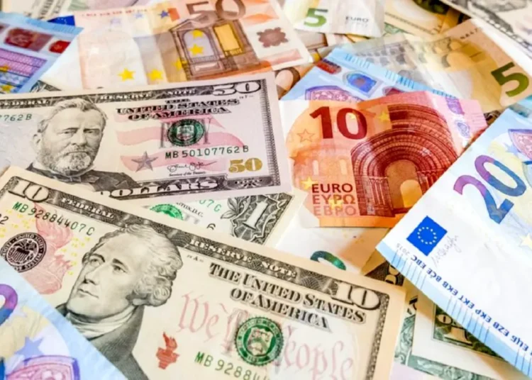 Curs valutar cu scăderi. Cât pierde euro, dolarul și leul românesc