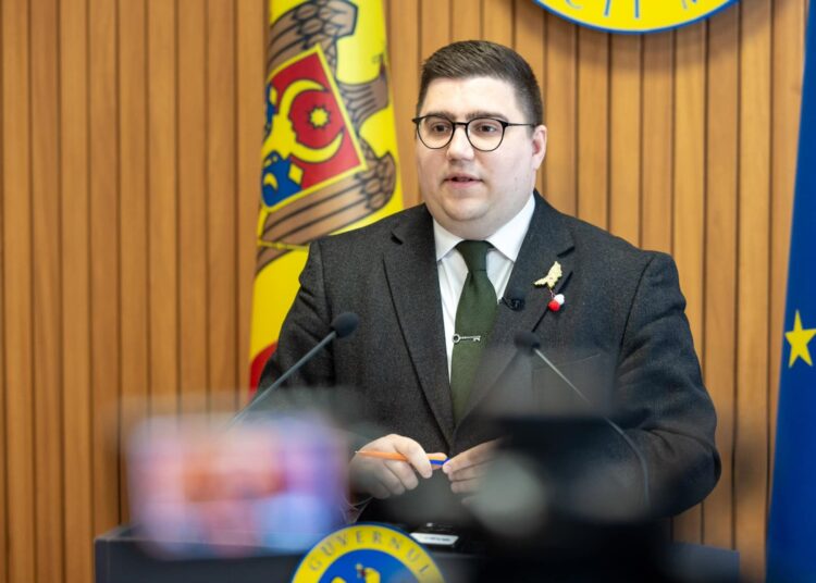 Purtătorul de cuvânt al Guvernului denunță un nou fals: „Legea țării noastre interzice vânzarea terenurilor agricole către străini”