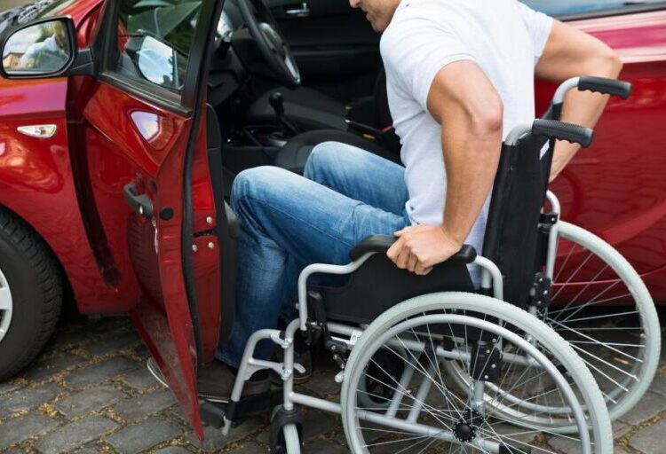 Datoriile vamale și penalitățile aferente importului mijloacelor de transport destinate persoanelor cu dizabilități locomotorii ar putea fi anulate