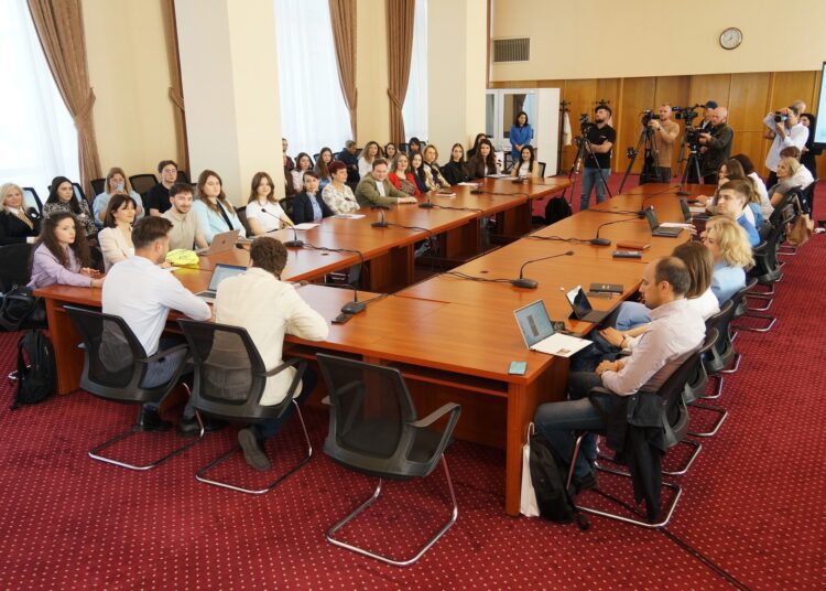 Granturi de 14 milioane de lei pentru tinerii din Moldova