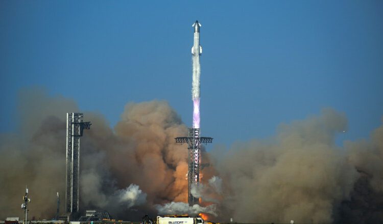 Eșec pentru Elon Musk: Cea mai mare rachetă a companiei SpaceX, Starship, a explodat deasupra Oceanului Indian