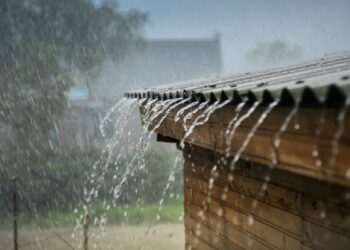 Vreme mohorâtă în nordul țării. Ploi și temperaturi scăzute, cu precipitații persistente toată săptămâna