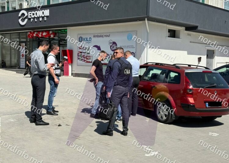 UPDATE // VIDEO // CNA efectuează percheziții la Bălți. Un carabiner, reținut