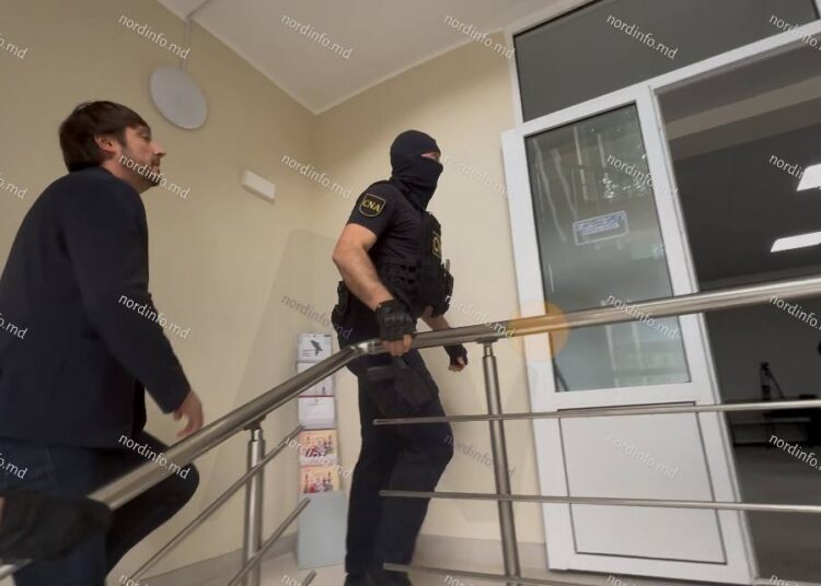 VIDEO // Iurie Gorea, șeful Biroului Vamal Centru, adus la Judecătoria Bălți. Figurează într-un dosar de corupție de 40.000 de dolari