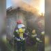 VIDEO // O casă din Bălți a luat foc